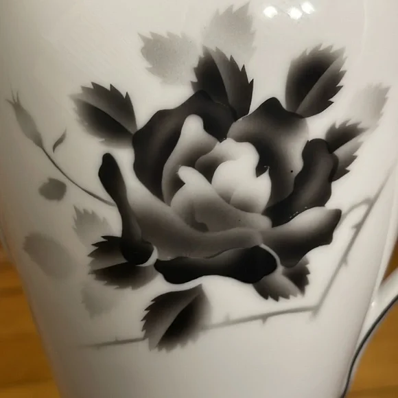 Fukagawa Arita Hand Painted Teapot - Picture 3 of 16